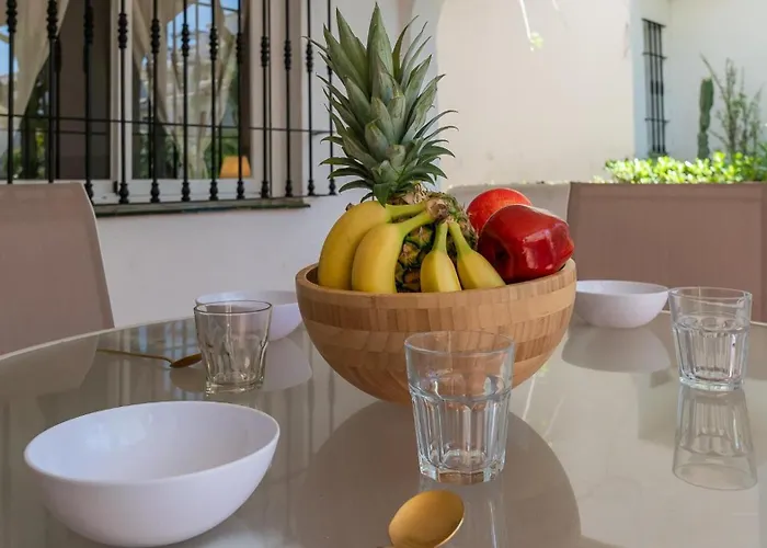 Апартаменти Mediterranean Hidden Treasure At Puerto Banus Марбелья