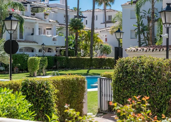 Апартаменти Mediterranean Hidden Treasure At Puerto Banus