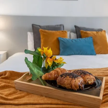Mediterranean Hidden Treasure At Puerto Banus Apartment