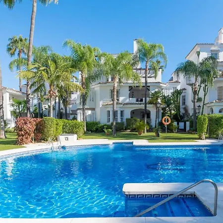 Mediterranean Hidden Treasure At Puerto Banus Apartment *