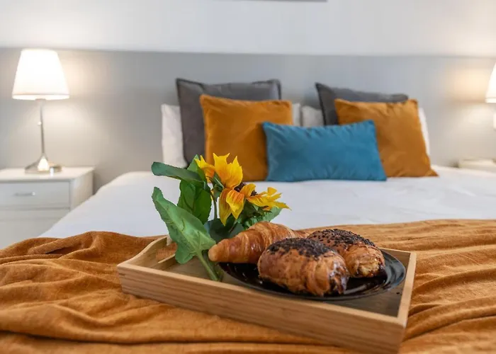 Mediterranean Hidden Treasure At Puerto Banus Apartment