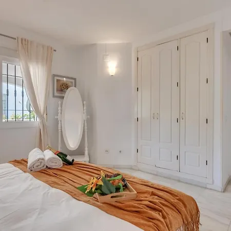 Apartment Mediterranean Hidden Treasure At Puerto Banus *