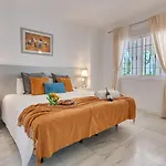 Mediterranean Hidden Treasure At Puerto Banus Lejlighed