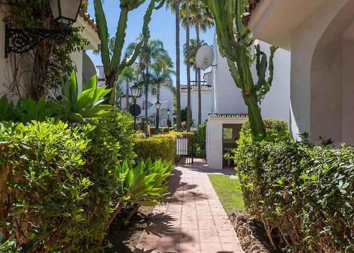 Mediterranean Hidden Treasure At Puerto Banus Apartment